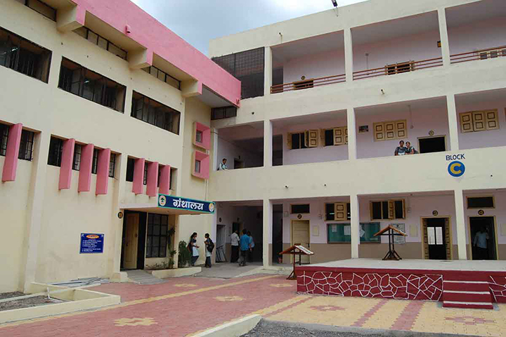 https://cache.careers360.mobi/media/colleges/social-media/media-gallery/14156/2019/5/15/College Building View of CD Jain College of Commerce Ahmednagar_Campus-View.jpg